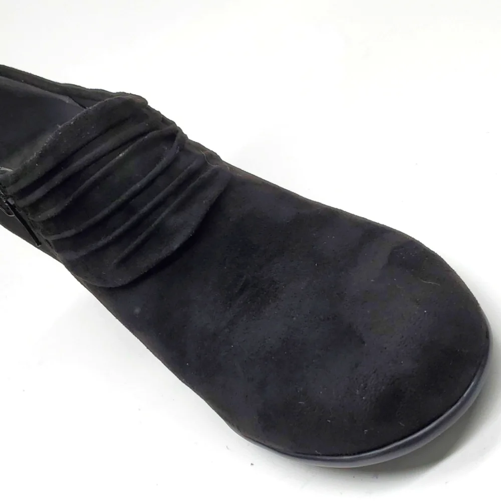 Aerosoles Heelrest Starring Role Black Faux Suede Ankle Booties EUC